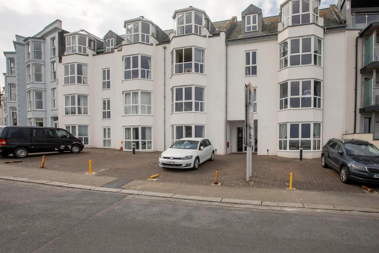 Modern 2 Bedroom Front Newquay Apartment